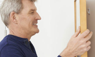 Should Houston Landlords Limit Hanging Pictures on the Wall