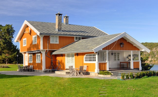 residential vacation rental home on lake