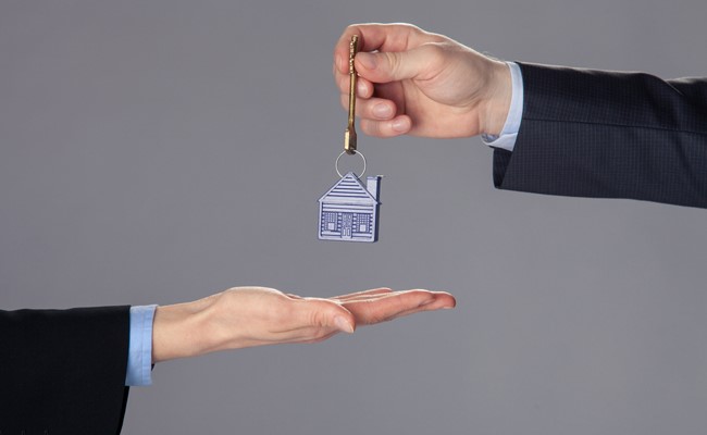 houston property manager receiving keys from landlord