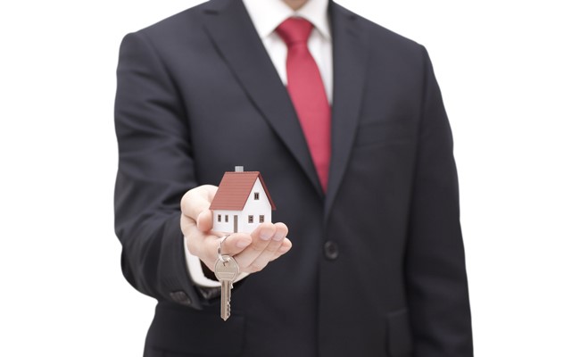houston property manager handing over keys to home to residential tenant