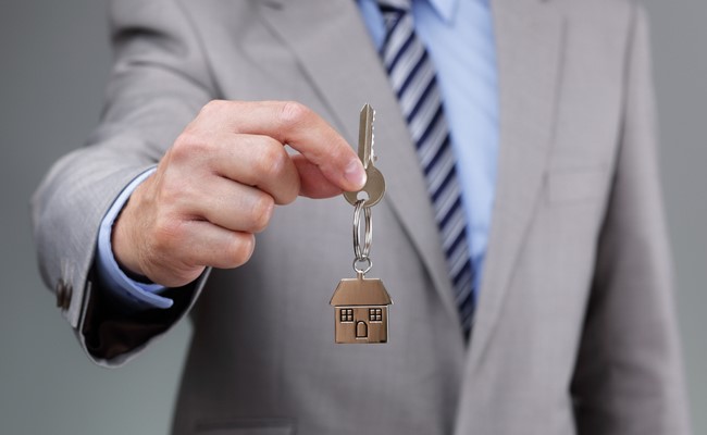 houston property manager handing over keys